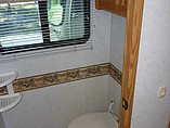 2002 Winnebago Adventurer Photo #11