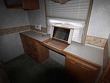 2003 Winnebago Adventurer Photo #13