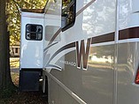 2004 Winnebago Adventurer Photo #6