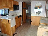 2004 Winnebago Adventurer Photo #26