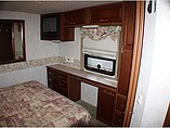 2004 Winnebago Adventurer Photo #11