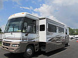 2005 Winnebago Adventurer Photo #3