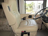 2005 Winnebago Adventurer Photo #31