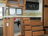 2005 Winnebago Adventurer Photo #41