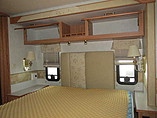 2005 Winnebago Adventurer Photo #52