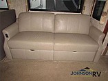 2009 Winnebago Adventurer Photo #10