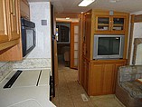 2004 Winnebago Adventurer Photo #15