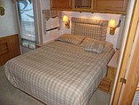 2004 Winnebago Adventurer Photo #16