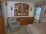 2004 Winnebago Adventurer Photo #17