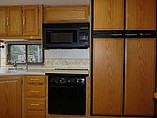 2004 Winnebago Adventurer Photo #25