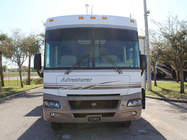 2005 Winnebago Adventurer Photo