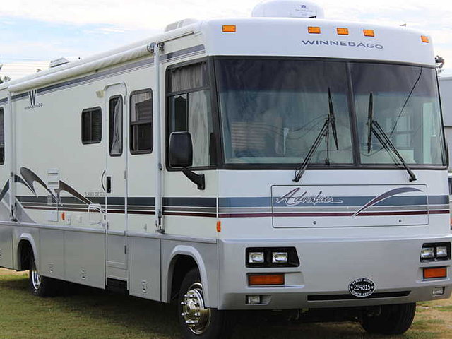 1999 Winnebago Adventurer Photo