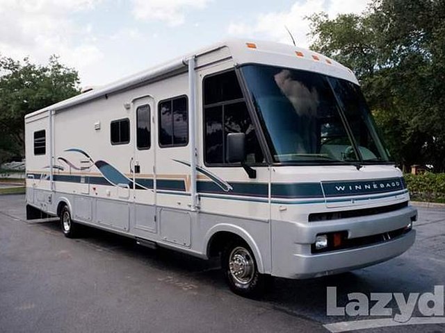 1996 Winnebago Adventurer Photo