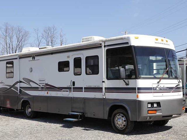 1999 Winnebago Adventurer Photo