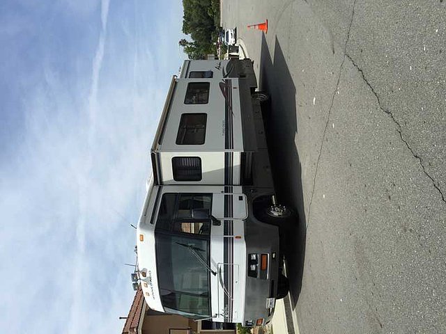1999 Winnebago Adventurer Photo