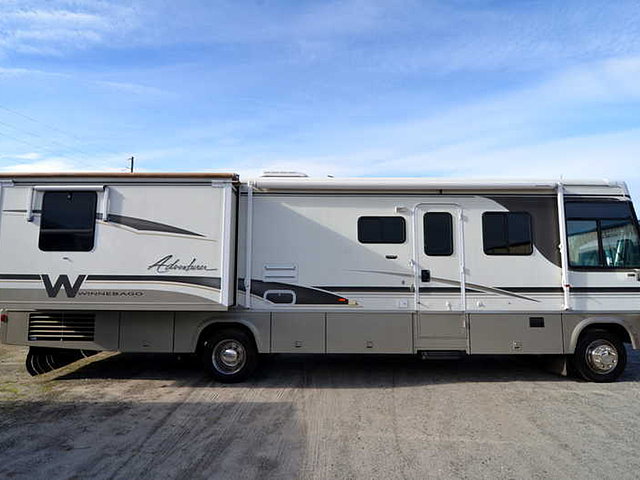 2001 Winnebago Adventurer Photo