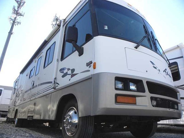 1998 Winnebago Adventurer Photo