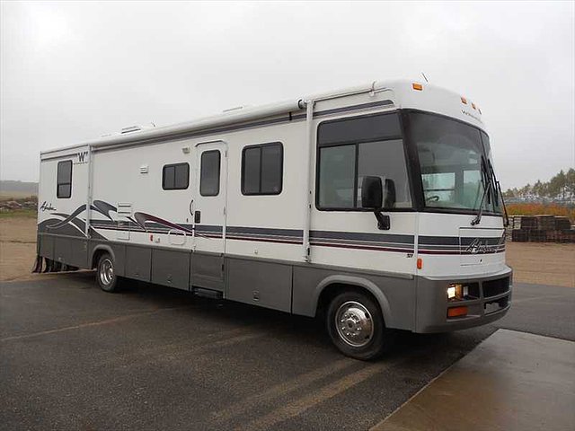 99 Winnebago Adventurer