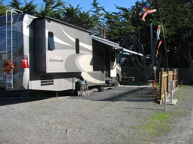 2008 Winnebago Adventurer Photo