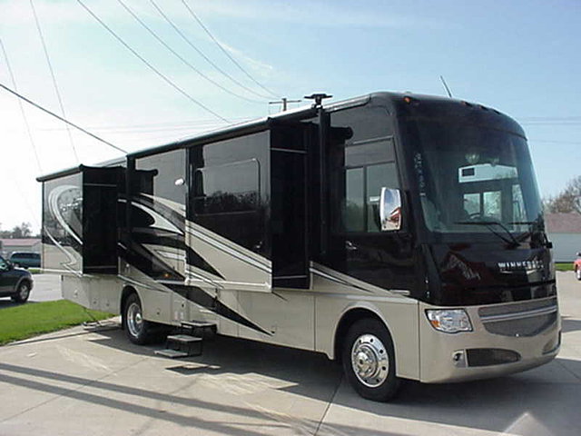 2016 Winnebago Adventurer Photo