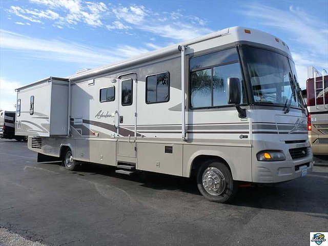 2003 Winnebago Adventurer Photo