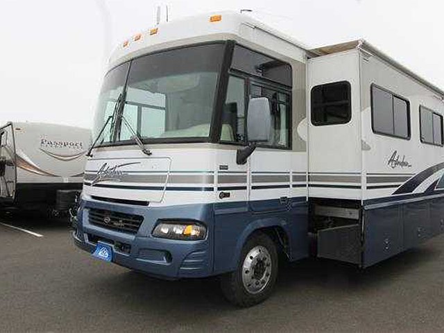 2003 Winnebago Adventurer Photo