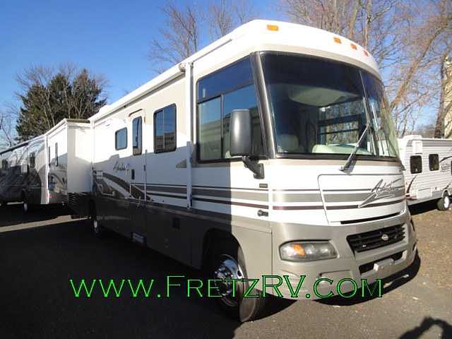 2003 Winnebago Adventurer Photo