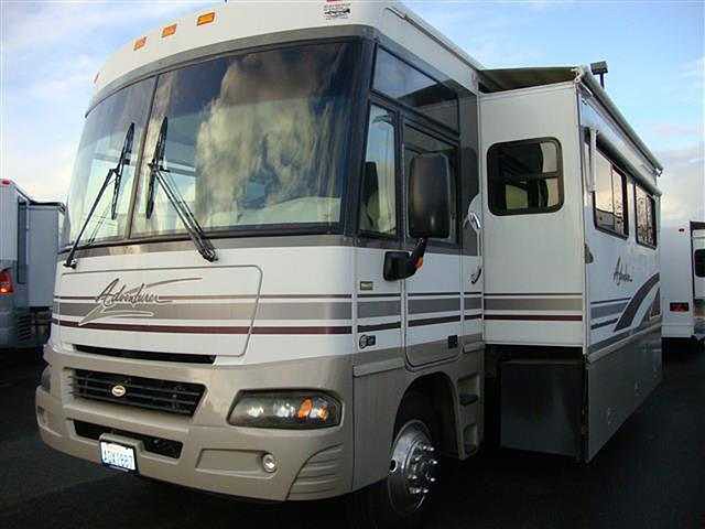 2004 Winnebago Adventurer Photo