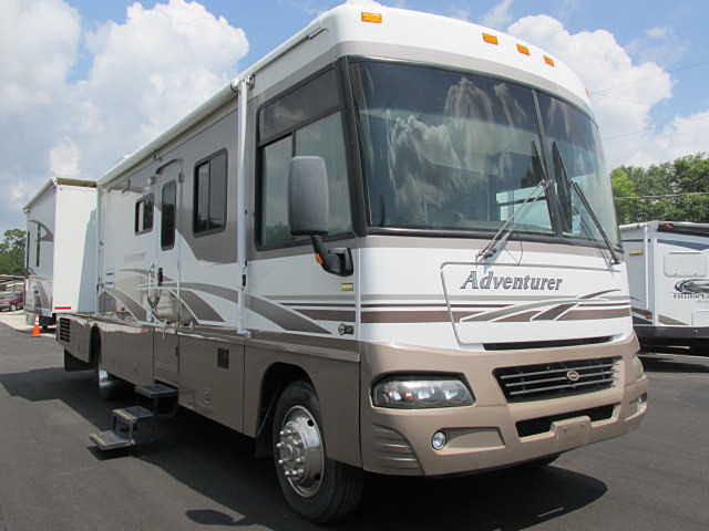 2005 Winnebago Adventurer Photo