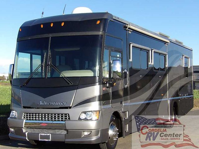 2006 Winnebago Adventurer Photo