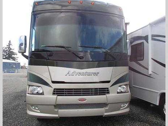 2009 Winnebago Adventurer Photo