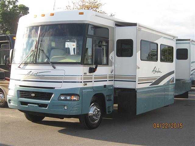 2004 Winnebago Adventurer Photo