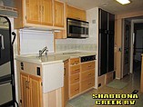 2005 Winnebago Adventurer Photo #11