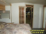 2005 Winnebago Adventurer Photo #23