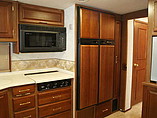 2005 Winnebago Adventurer Photo #9