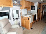 2005 Winnebago Adventurer Photo #6