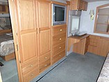 2005 Winnebago Adventurer Photo #10