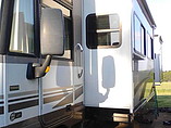 2005 Winnebago Adventurer Photo #2
