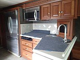 2015 Winnebago Adventurer Photo #9