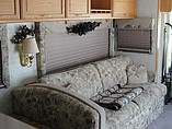 2001 Winnebago Adventurer Photo #6