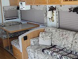 2001 Winnebago Adventurer Photo #7