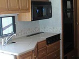 2001 Winnebago Adventurer Photo #9