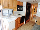 2004 Winnebago Adventurer Photo #12