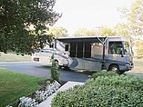 2005 Winnebago Adventurer Photo #2