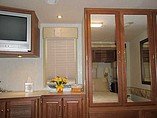 2005 Winnebago Adventurer Photo #8