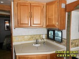 2005 Winnebago Adventurer Photo #17