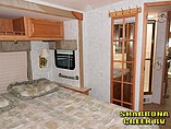2005 Winnebago Adventurer Photo #25