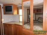 2005 Winnebago Adventurer Photo #27