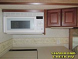 2004 Winnebago Adventurer Photo #17