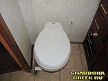 2004 Winnebago Adventurer Photo #24